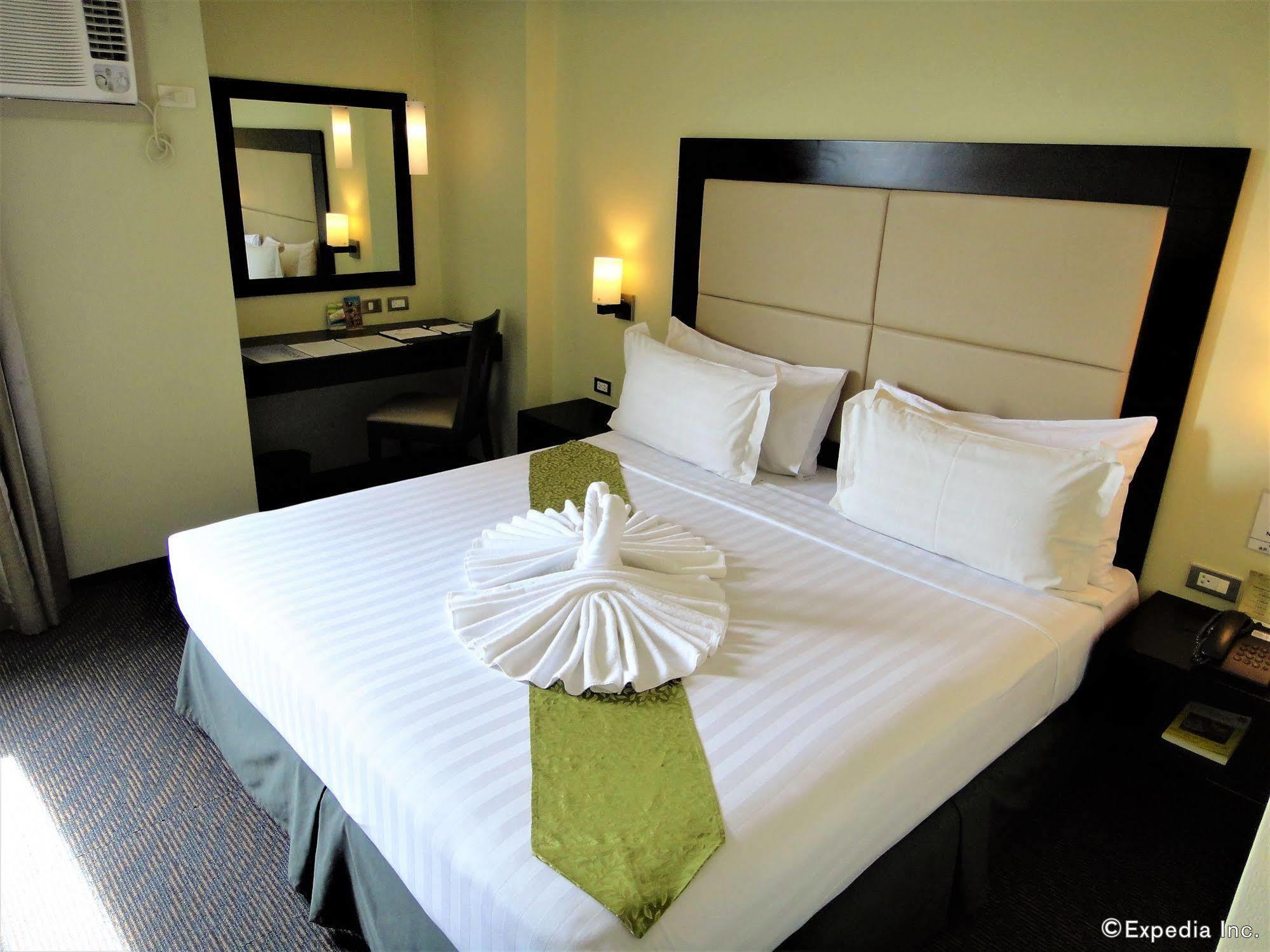 Mallberry Suites Business Hotel Cagayan de Oro Bagian luar foto