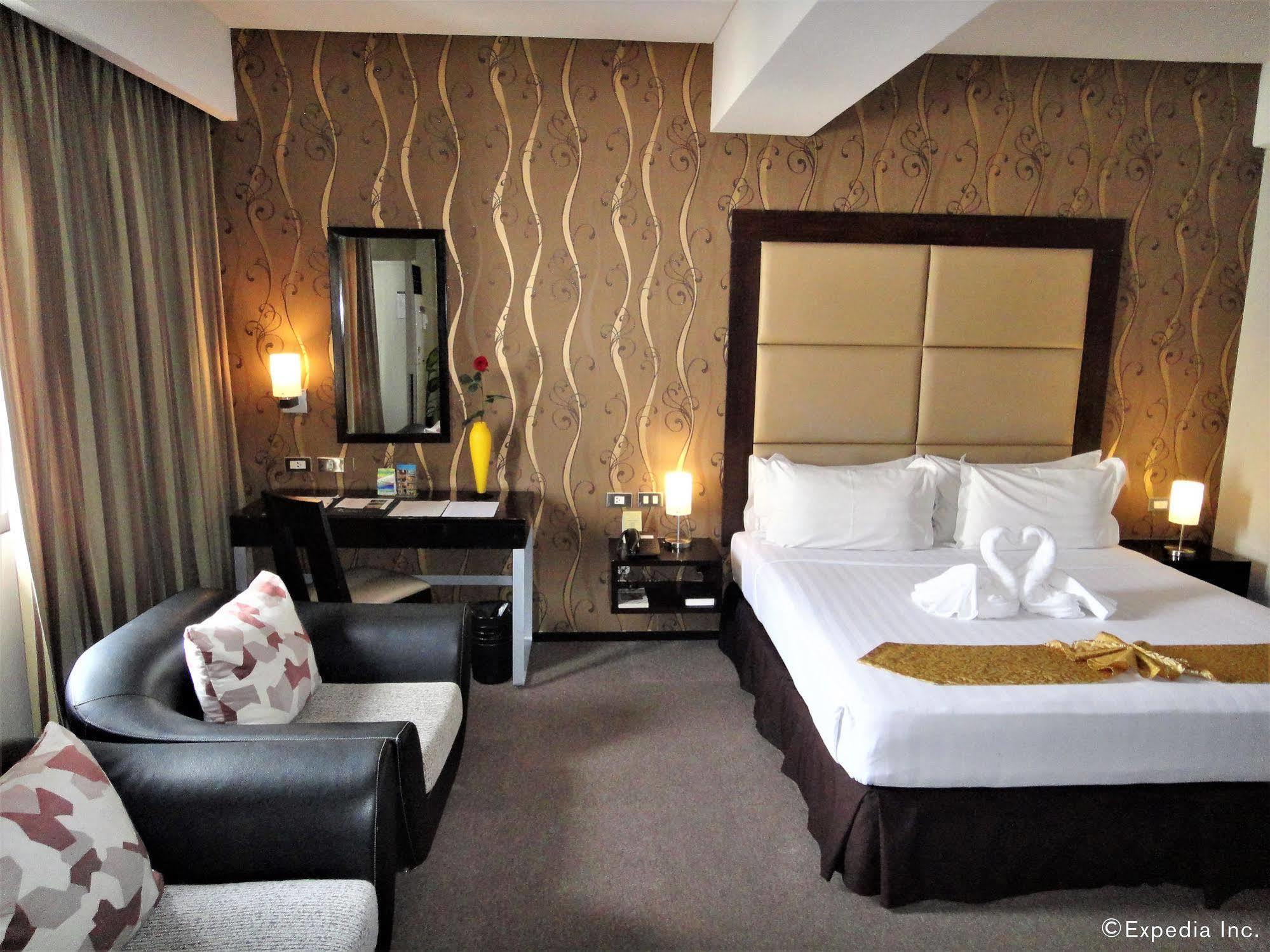 Mallberry Suites Business Hotel Cagayan de Oro Bagian luar foto