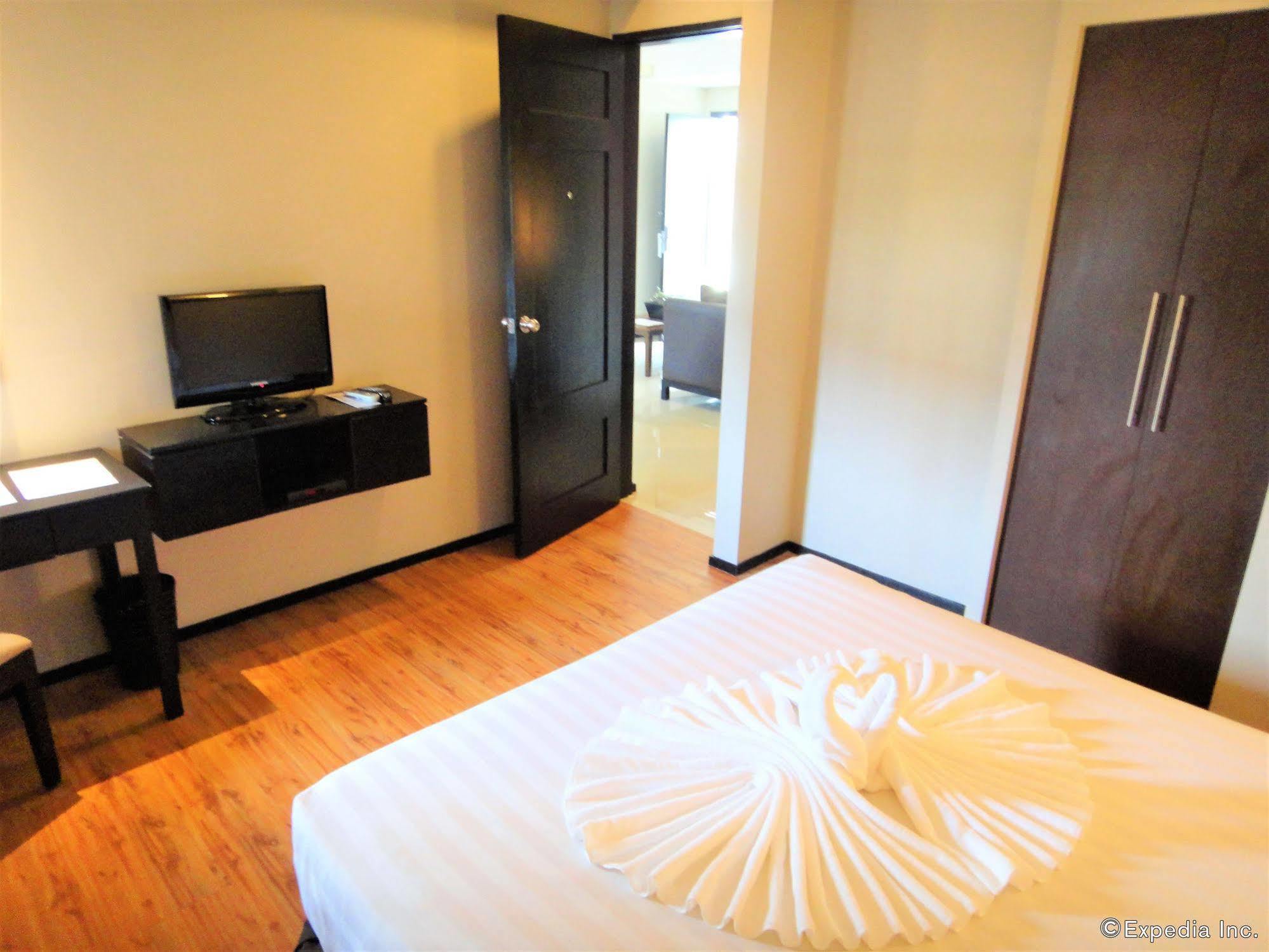 Mallberry Suites Business Hotel Cagayan de Oro Bagian luar foto